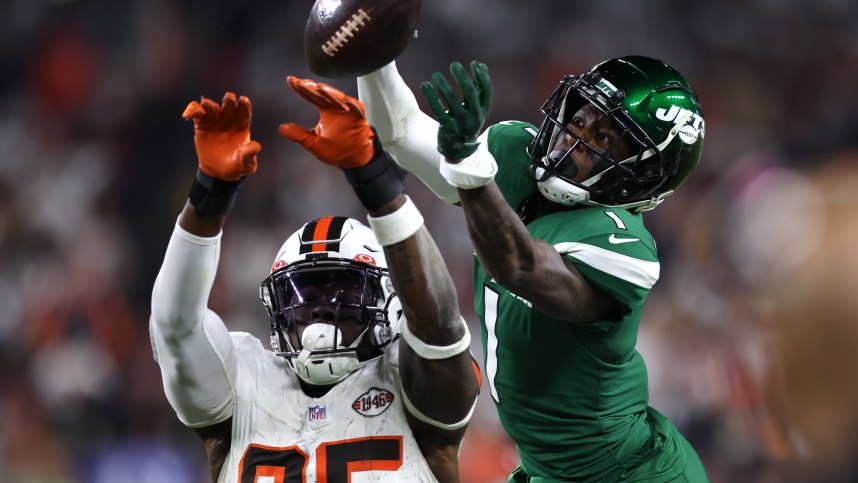 Dec 28, 2023; Cleveland, Ohio, USA; New York Jets cornerback Sauce Gardner (1) breaks up a pass intended for Cleveland Browns tight end David Njoku (85) during the second half during the first half at Cleveland Browns Stadium. Mandatory Credit: Scott Galvin-USA TODAY Sports