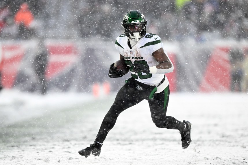 oJan 7, 2024; Foxborough, Massachusetts, USA; New York Jets running back Breece Hall (20) runs against the New England Patriots during the second half at Gillette Stadium. Mandatory Credit: Brian Fluharty-USA TODAY Sports