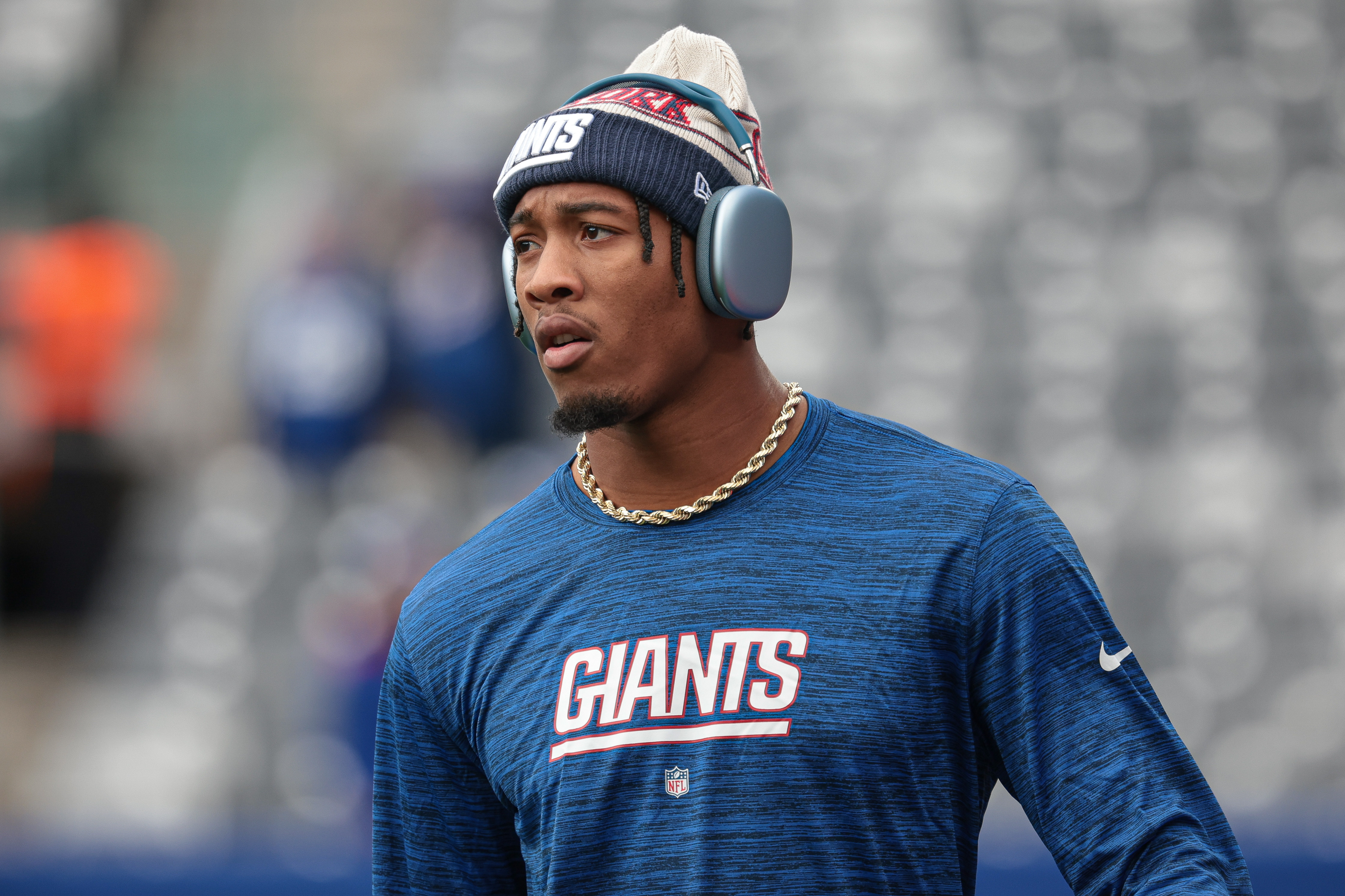 Oct 22, 2023; East Rutherford, New Jersey, USA; New York Giants safety Isaiah Simmons (19) warms up before the game against the Washington Commanders at MetLife Stadium. Mandatory Credit: Vincent Carchietta-USA TODAY Sports