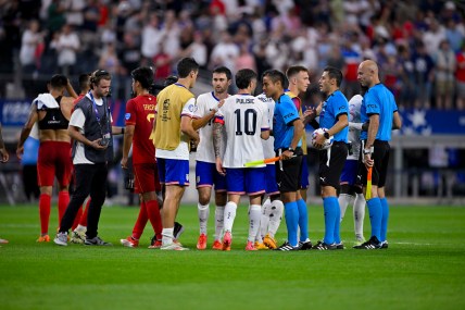 Jun 23, 2024; Arlington, TX, USA; United States forward Christian Pulisic (10) and team USA gather after the game against Bolivia in a 2024 Copa America match at AT&T Stadium. Mandatory Credit: Jerome Miron-USA TODAY Sports