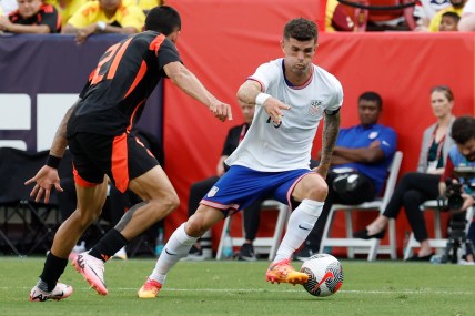 Jun 8, 2024; Landover, Maryland, USA; United States forward Christian Pulisic (10) dribbles the ball as Colombia defender Daniel Munoz (21) defends in the first half at Commanders Field. Mandatory Credit: Geoff Burke-USA TODAY Sports