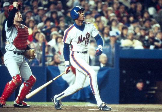Mets Daryl Strawberry hits a solo home run off Red Sox Al Nipper in the 8th inning putting the Mets up 7-5 in Game 7 of the World Series at Shea Stadium Oct. 27, 1986.  Mets Vs Red Sox 1986 World Series