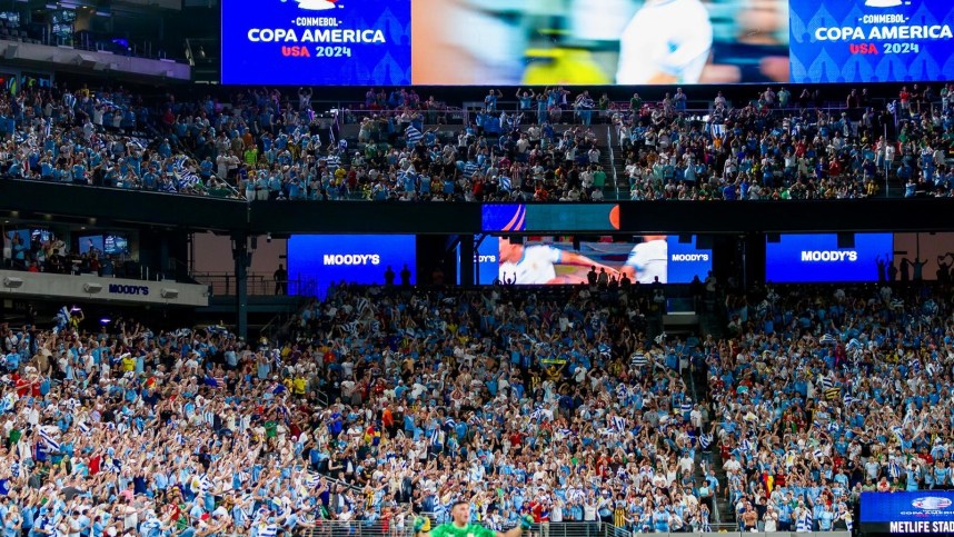 Uruguay Dominates at Metlife Stadium | Credit: Juan Carlos Rubiano