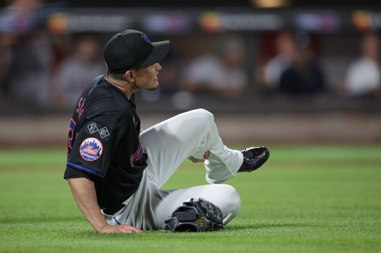 Jul 26, 2024; New York City, New York, USA; New York Mets starting pitcher Kodai Senga (34) reacts after an injury during the fifth inning against the Atlanta Braves at Citi Field. Mandatory Credit: Vincent Carchietta-USA TODAY Sports