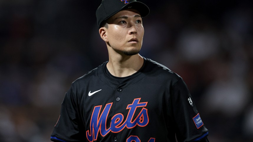 Jul 26, 2024; New York City, New York, USA; New York Mets starting pitcher Kodai Senga (34) looks back at the main scoreboard during the fourth inning against the Atlanta Braves at Citi Field. Mandatory Credit: Vincent Carchietta-USA TODAY Sports