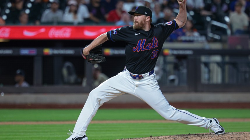 Jul 26, 2024; New York City, New York, USA;  New York Mets relief pitcher Jake Diekman (30) delivers a pitch during the ninth inning against the Atlanta Braves at Citi Field. Mandatory Credit: Vincent Carchietta-USA TODAY Sports