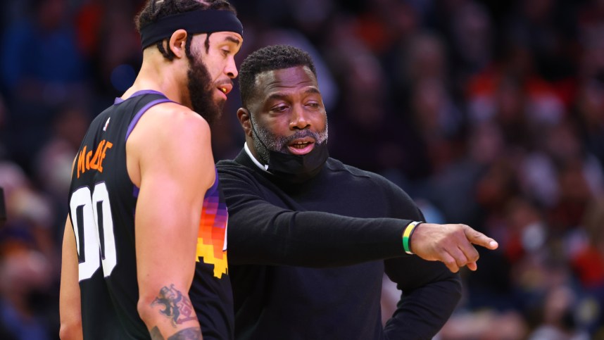 NBA: Indiana Pacers at Phoenix Suns, knicks