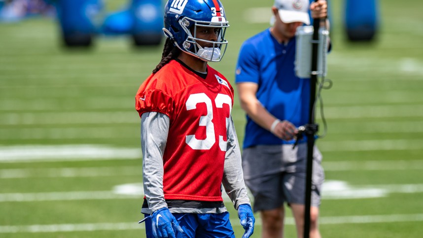 Jun 7, 2022; East Rutherford, New Jersey, USA;  New York Giants defensive back Aaron Robinson (33) participates in a drill during minicamp at MetLife Stadium. Mandatory Credit: John Jones-USA TODAY Sports