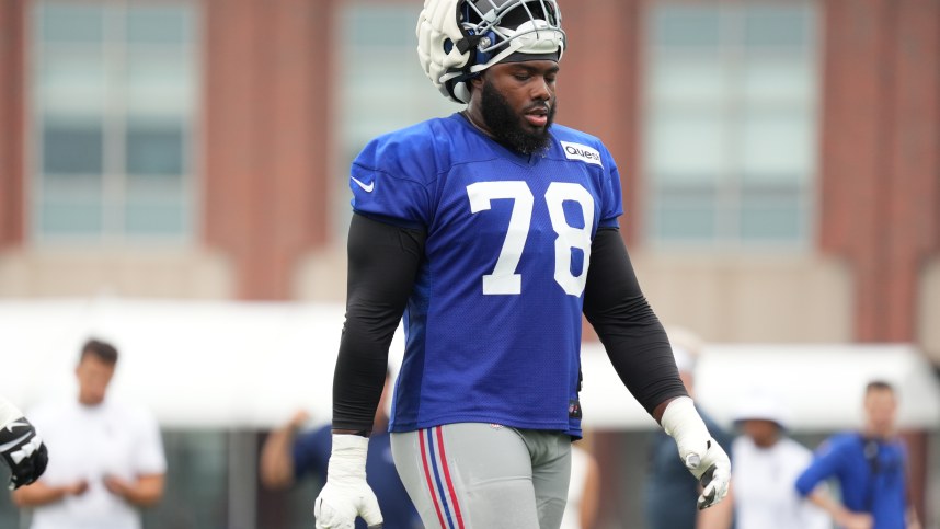 Jul 25, 2024; East Rutherford, NY, USA; New York Giants offensive tackle Andrew Thomas (78) takes a water break during training camp at Quest Diagnostics Training Center. Mandatory Credit: Lucas Boland-USA TODAY Sports