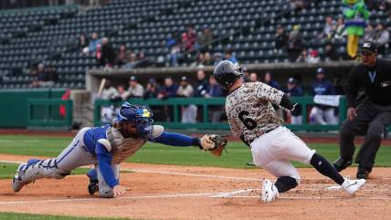 Mets sign a veteran catcher to a major league contract