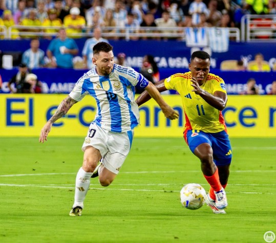 Messi in action from the start | Credit: Juan Carlos Rubiano
