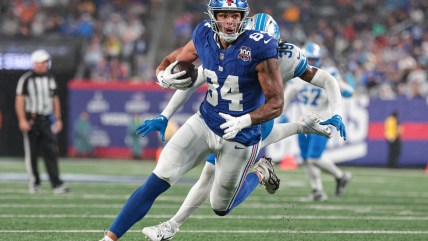 Giants waive backup tight end to make room for new fullback Jakob Johnson