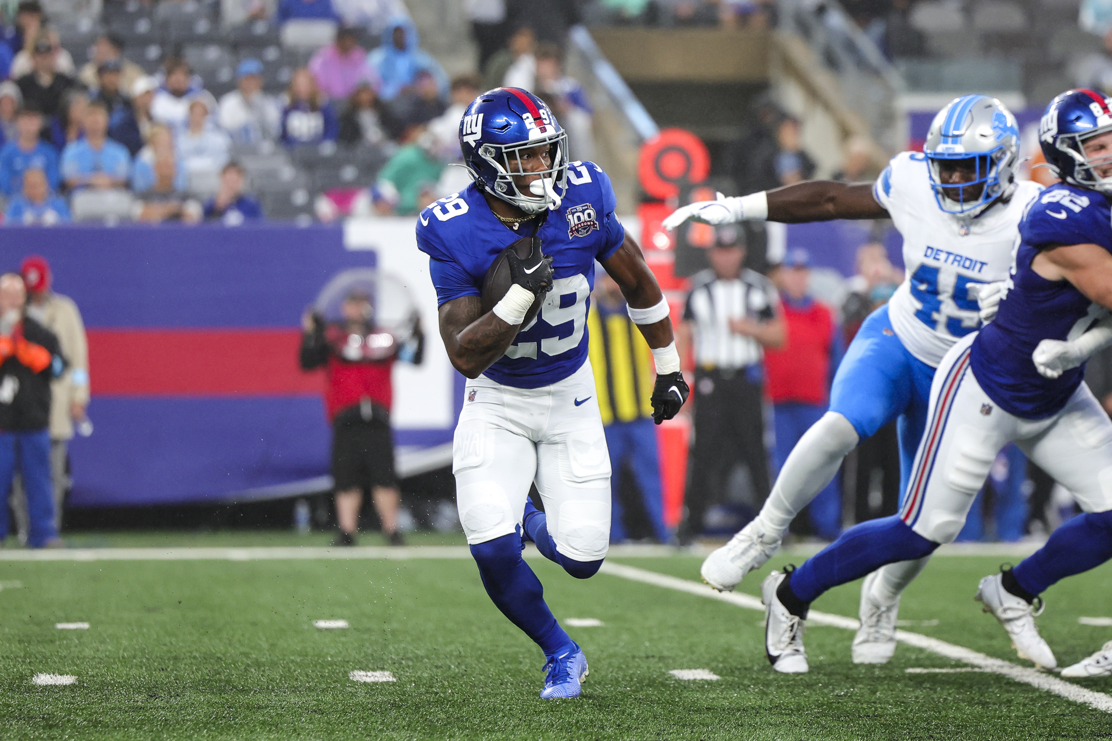 Giants’ rookie running back escapes injury, eyeing full return