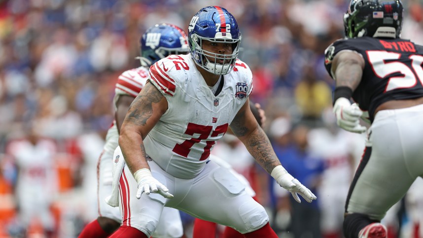 Aug 17, 2024; Houston, Texas, USA; New York Giants guard Jermaine Eluemunor (72) in action during the game against the Houston Texans at NRG Stadium. Mandatory Credit: Troy Taormina-USA TODAY Sports