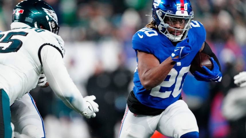 New York Giants running back Eric Gray (20) runs with the ball in the fourth quarter, Sunday, January 7, 2024.