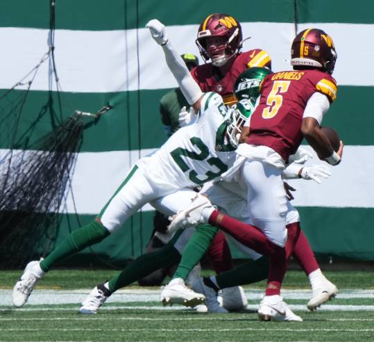 22East Rutherford, NJ -- August 10, 2024 -- Isaiah Oliver of the Jets canÕt stop of the Commanders quarterback Jayden Daniels from scoring a TD as the Washington Commanders came to MetLife Stadium to play the New York Jets in the first press season game of the 2024 season.