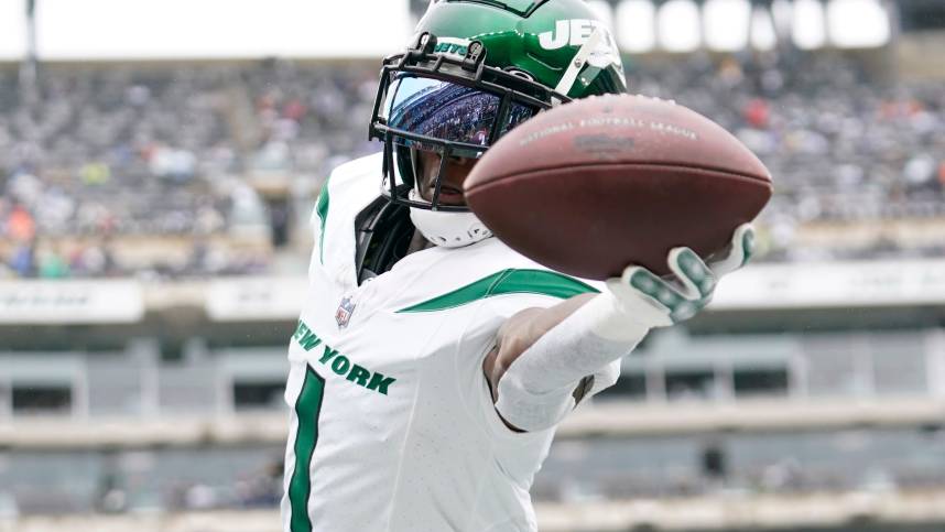 New York Jets cornerback Sauce Gardner (1) catches the ball during warmups before a game against the New England Patriots.