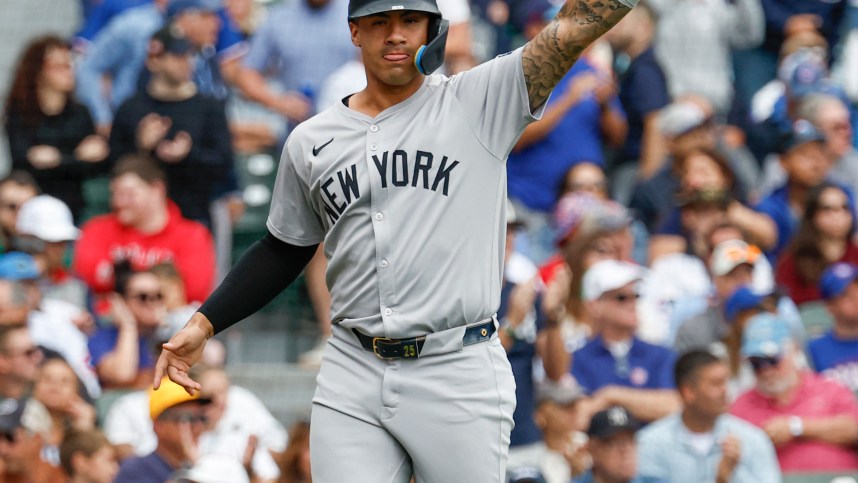 MLB: New York Yankees at Chicago Cubs, gleyber torres