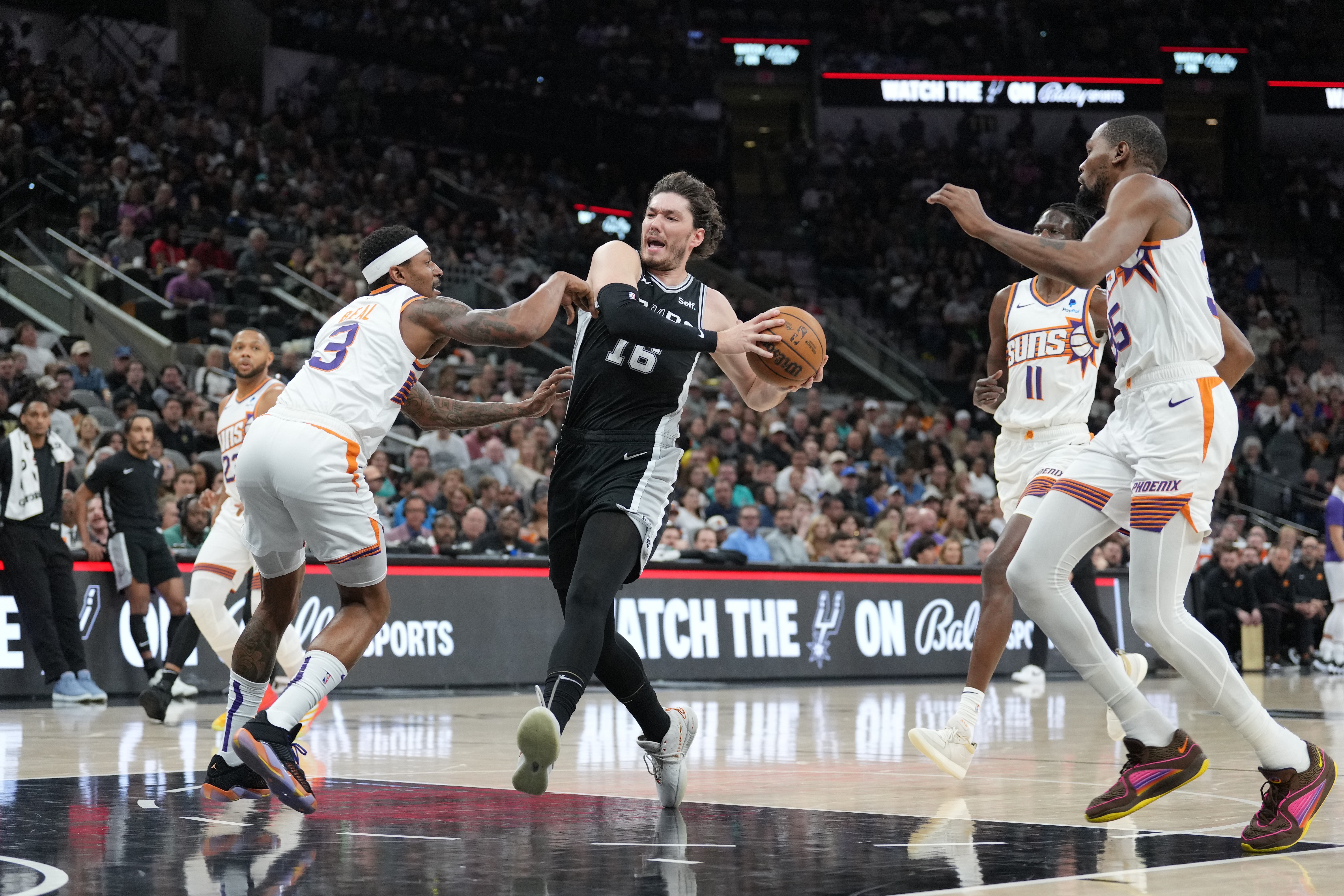 NBA: Phoenix Suns at San Antonio Spurs, lakers