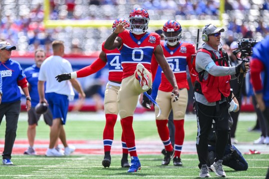 Sep 8, 2024; East Rutherford, New Jersey, USA; New York Giants linebacker Brian Burns (0) warms up before a game against the Minnesota Vikings at MetLife Stadium. Mandatory Credit: John Jones-Imagn Images