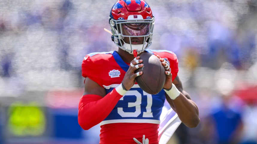 Sep 8, 2024; East Rutherford, New Jersey, USA; New York Giants safety Tyler Nubin (31) warms up before a game against the Minnesota Vikings at MetLife Stadium. Mandatory Credit: John Jones-Imagn Images