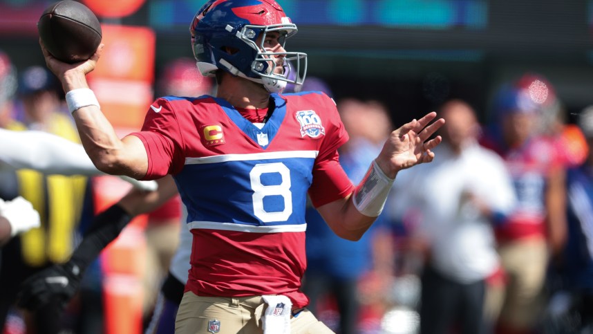 Sep 8, 2024; East Rutherford, New Jersey, USA; New York Giants quarterback Daniel Jones (8) throws the ball during the first half against the Minnesota Vikings at MetLife Stadium. Mandatory Credit: Vincent Carchietta-Imagn Images