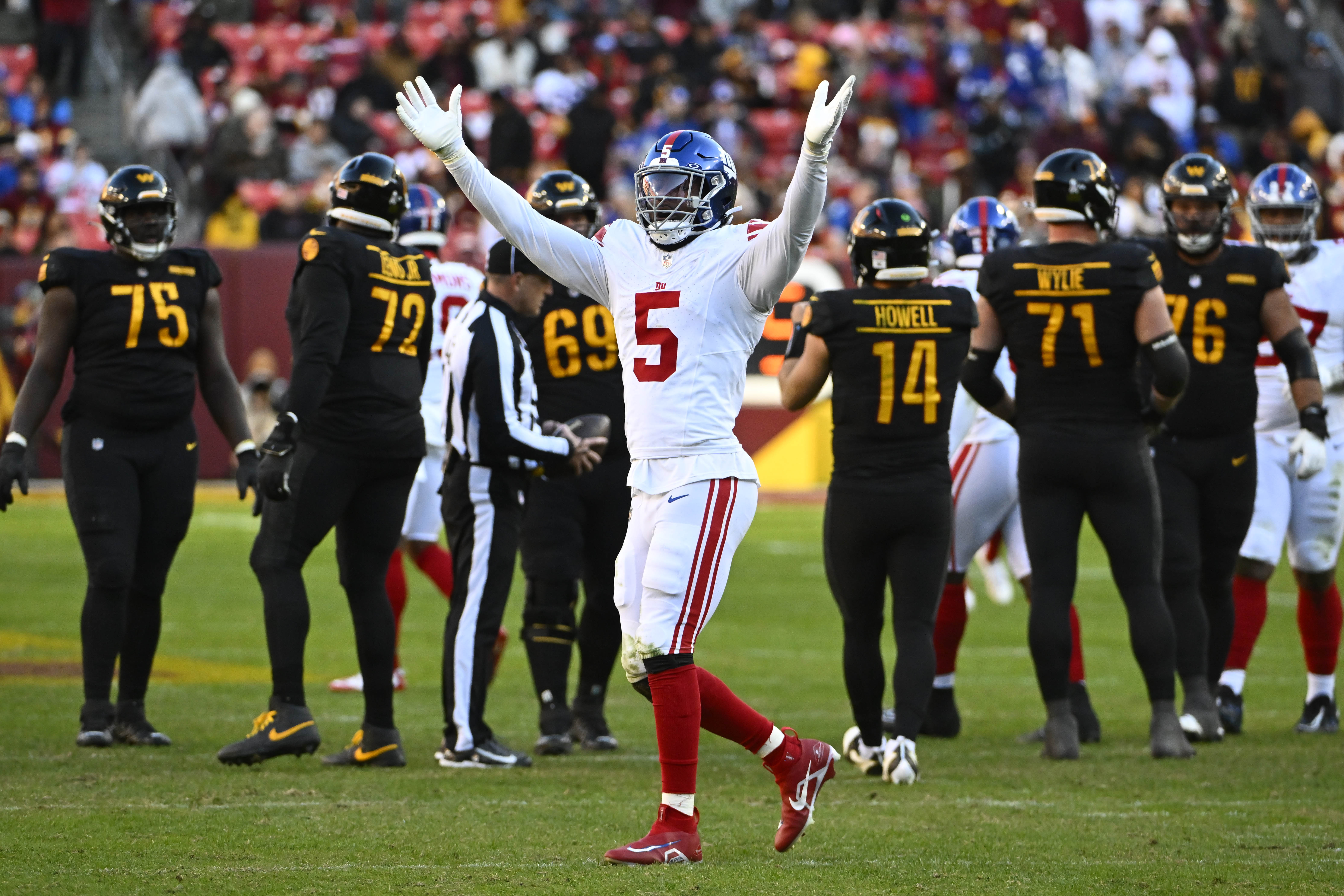 Nov 19, 2023; Landover, Maryland, USA; New York Giants linebacker Kayvon Thibodeaux (5) celebrate after a sack against the Washington Commandersduring the second half at FedExField. Mandatory Credit: Brad Mills-Imagn Images