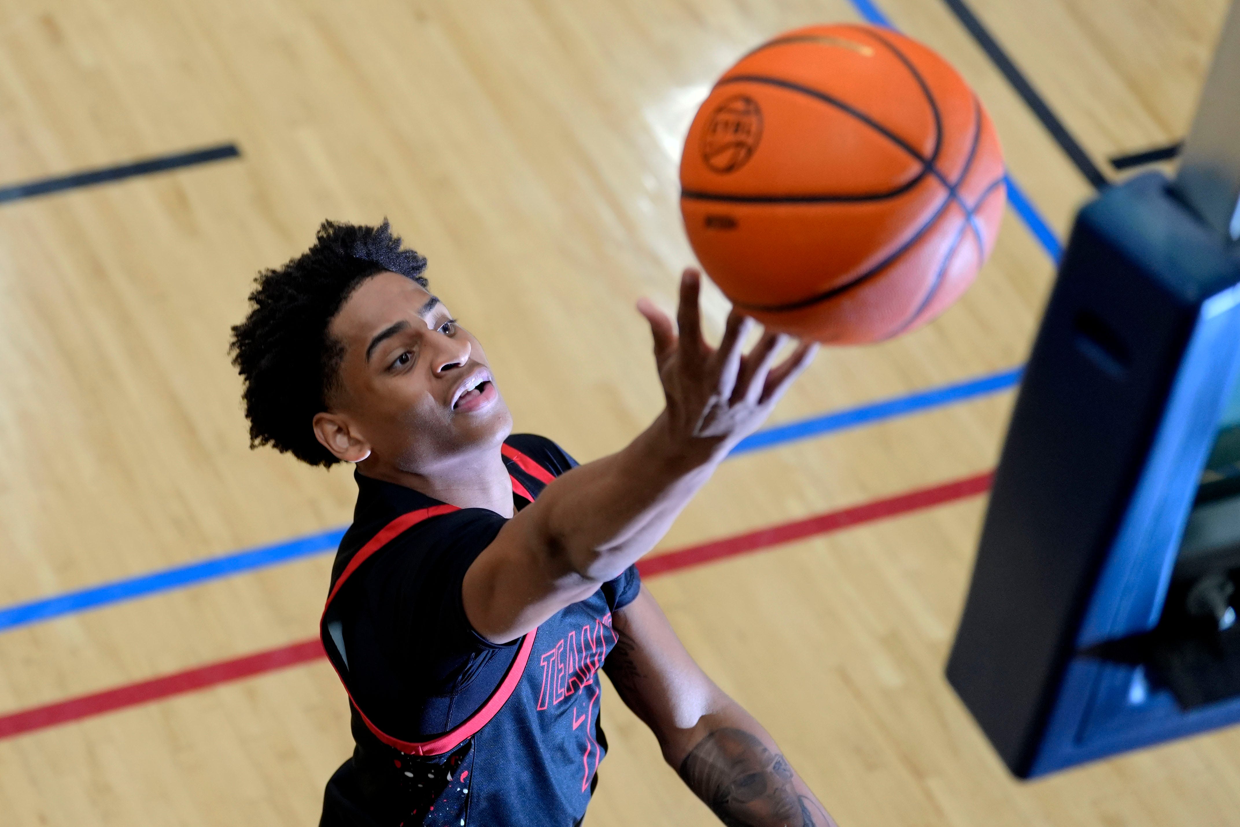 Son of Knicks legend making waves in high school basketball as top prospect