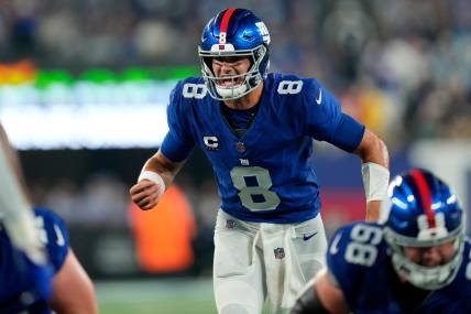 New York Giants quarterback Daniel Jones (8) had a difficult time handling the wet ball and the Dallas Cowboys. Sunday, September 10, 2023