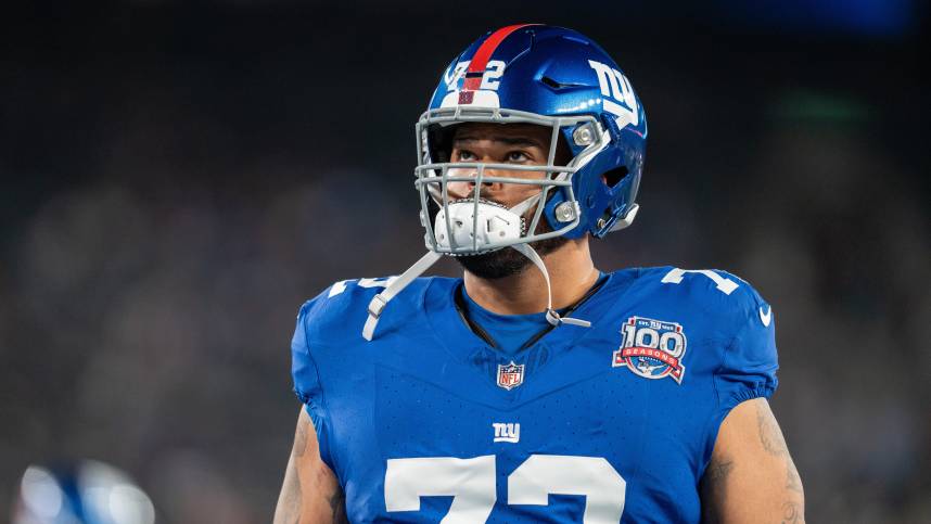 Sep 26, 2024; East Rutherford, NJ, US; New York Giants guard Jermaine Eluemunor (72) warms up during pre-game at MetLife Stadium. Mandatory Credit: Julian Guadalupe-NorthJersey.com