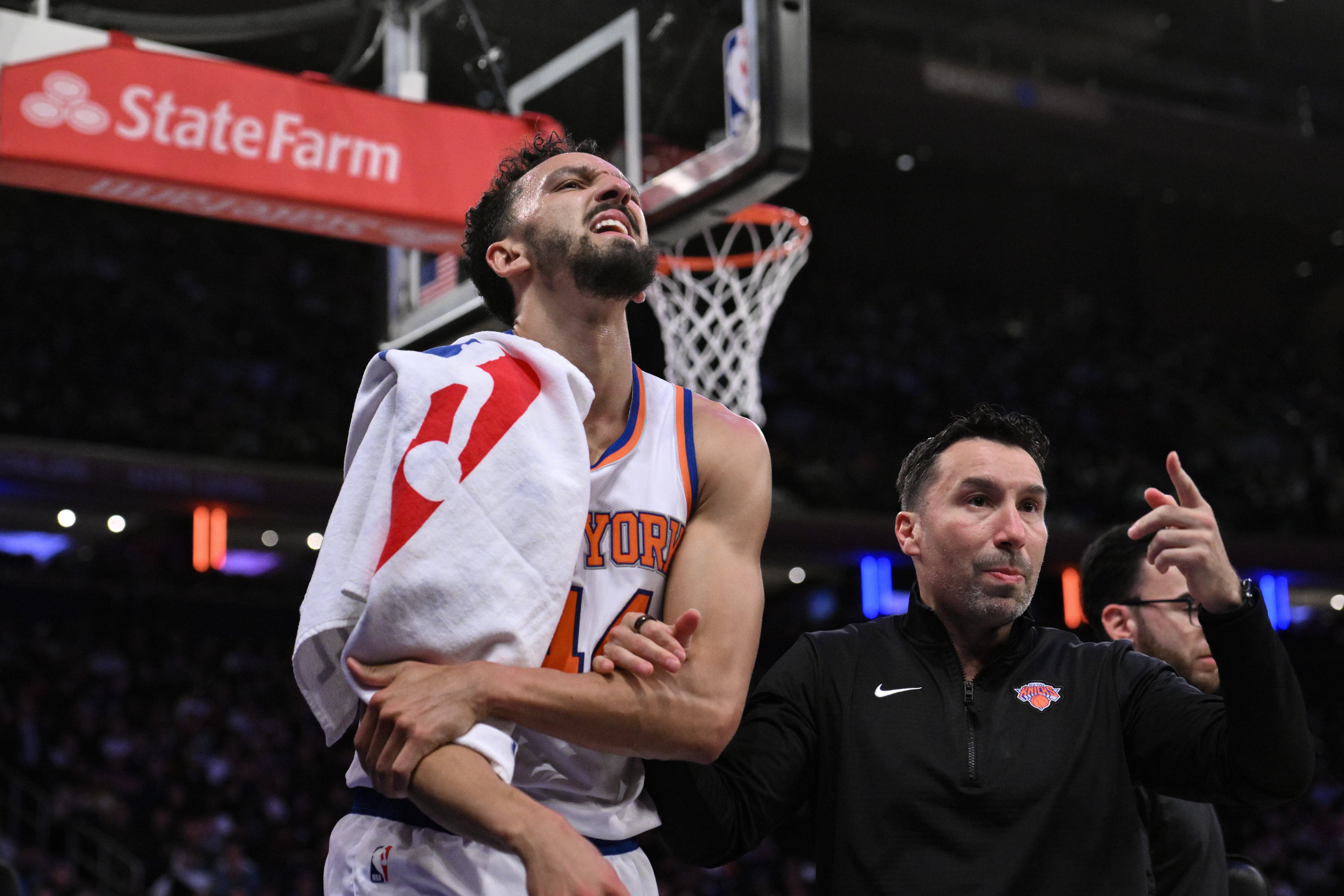 Knicks lose key bench piece to serious shoulder injury