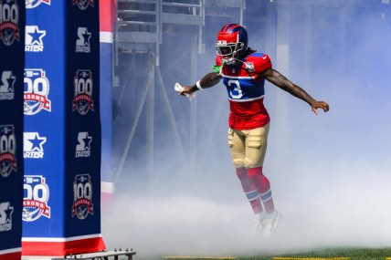 Sep 8, 2024; East Rutherford, New Jersey, USA; New York Giants cornerback Deonte Banks (3) enters the field before a game against the Minnesota Vikings at MetLife Stadium. Mandatory Credit: John Jones-Imagn Images