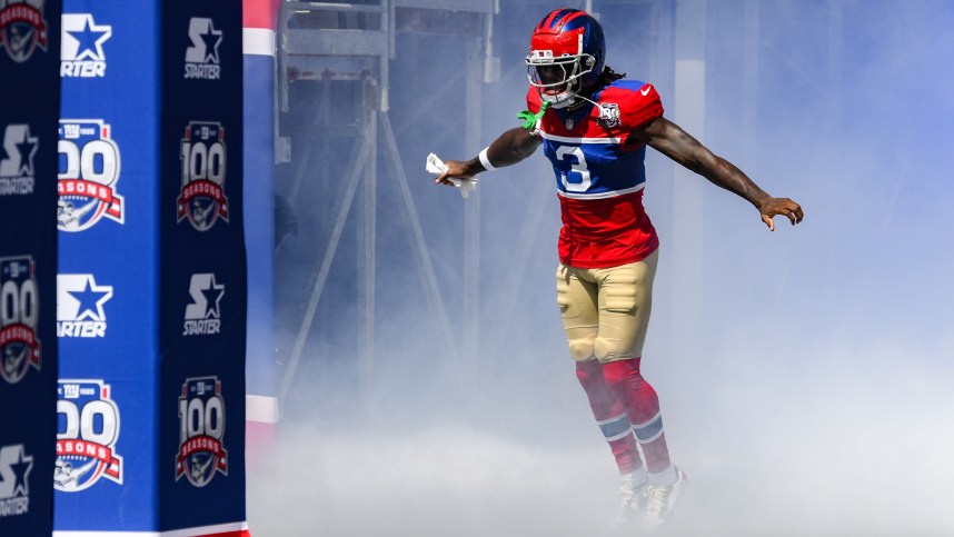 Sep 8, 2024; East Rutherford, New Jersey, USA; New York Giants cornerback Deonte Banks (3) enters the field before a game against the Minnesota Vikings at MetLife Stadium. Mandatory Credit: John Jones-Imagn Images