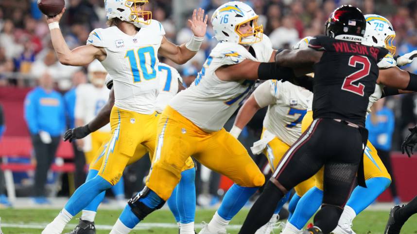 Los Angeles Chargers defensive back Justin Herbert (10) throws against the Arizona Cardinals at State Farm Stadium in Glendale on Oct. 21, 2024.