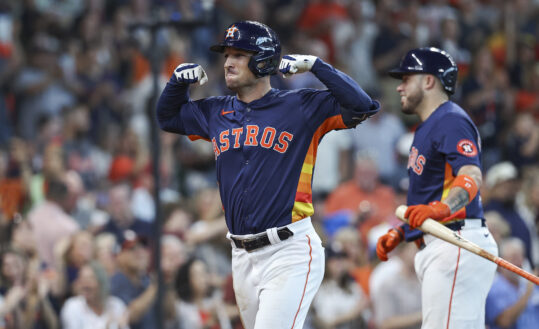 Astros raise offer in attempt to re-sign star third baseman