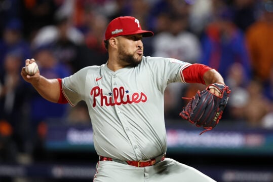 Phillies lose closer to Royals in free agency