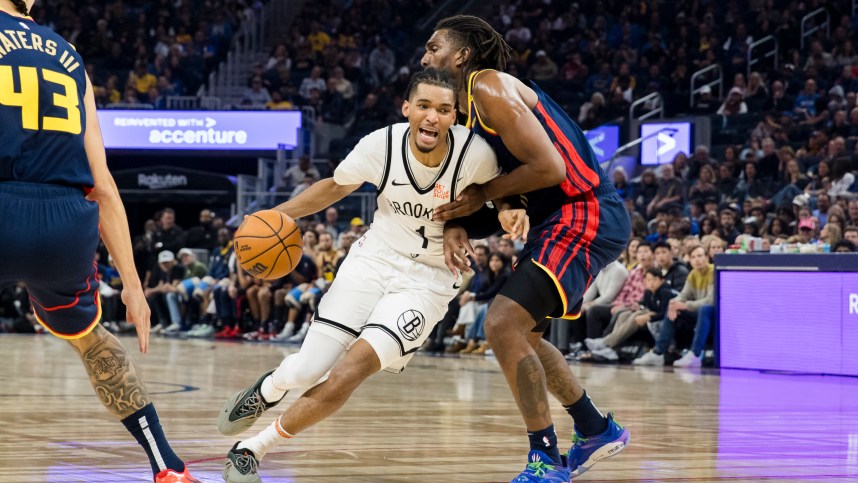 Nov 25, 2024; San Francisco, California, USA; Golden State Warriors forward Kevon Looney (5) defen3ds Brooklyn Nets forward Ziaire Williams (1) during the first half at Chase Center. Mandatory Credit: John Hefti-Imagn Images