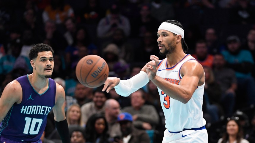 Nov 29, 2024; Charlotte, North Carolina, USA; New York Knicks guard Josh Hart (3) passes during the second half against the Charlotte Hornets at the Spectrum Center. Mandatory Credit: Sam Sharpe-Imagn Images