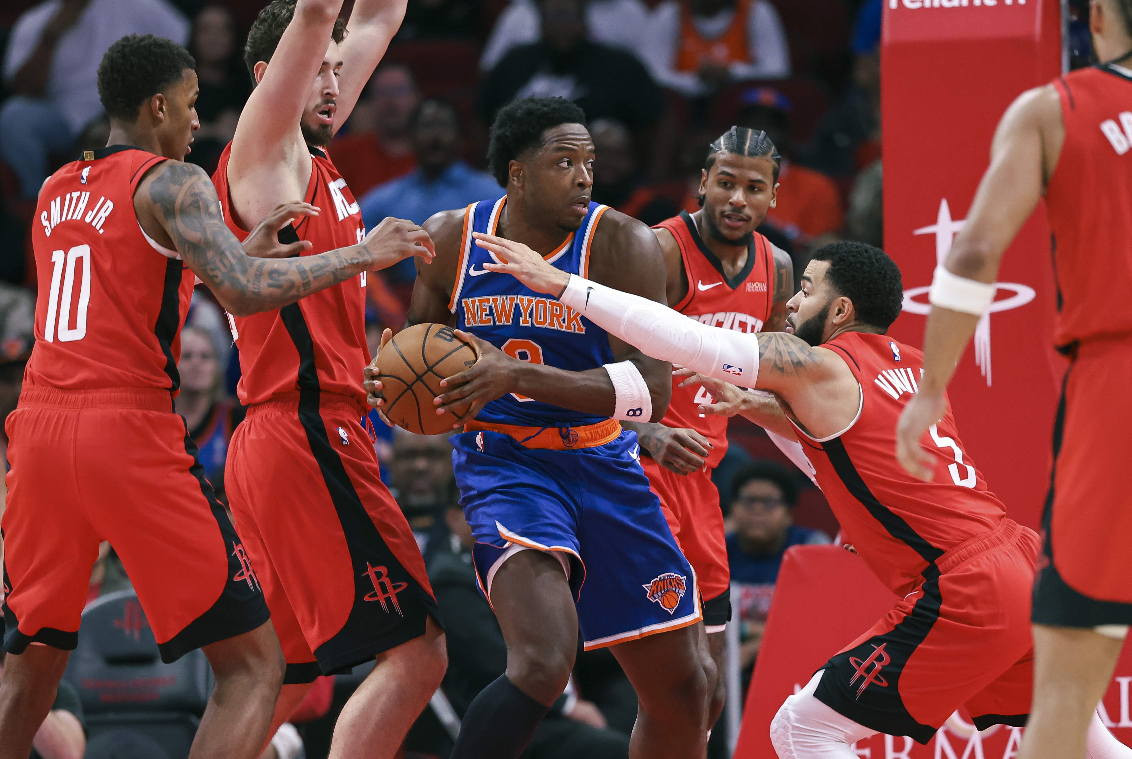 Nov 4, 2024; Houston, Texas, USA; New York Knicks forward OG Anunoby (8) attempts to control the ball as Houston Rockets guard Fred VanVleet (5) defends during the first quarter at Toyota Center. Mandatory Credit: Troy Taormina-Imagn Images