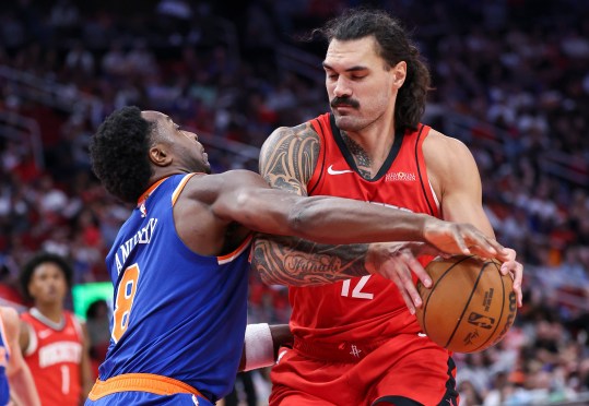 Nov 4, 2024; Houston, Texas, USA; New York Knicks forward OG Anunoby (8) defends against Houston Rockets center Alperen Sengun (28) during the first half at Toyota Center. Mandatory Credit: Troy Taormina-Imagn Images