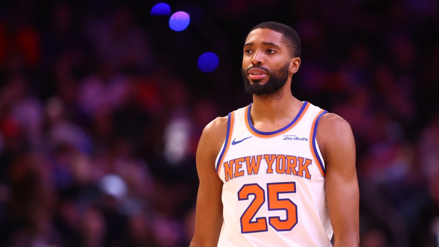 Nov 20, 2024; Phoenix, Arizona, USA; New York Knicks forward Mikal Bridges (25) against the Phoenix Suns at Footprint Center. Mandatory Credit: Mark J. Rebilas-Imagn Images