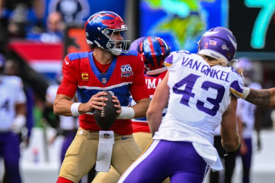 Sep 8, 2024; East Rutherford, New Jersey, USA; New York Giants quarterback Daniel Jones (8) drops back to pass as Minnesota Vikings linebacker Andrew Van Ginkel (43) applies pressure during the first half at MetLife Stadium. Mandatory Credit: John Jones-Imagn Images