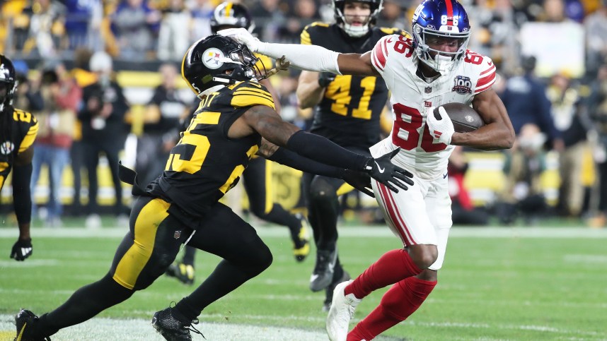 Oct 28, 2024; Pittsburgh, Pennsylvania, USA; New York Giants wide receiver Darius Slayton (86) runs after a catch as Pittsburgh Steelers safety DeShon Elliott (25) defends during the second quarter at Acrisure Stadium. Mandatory Credit: Charles LeClaire-Imagn Images