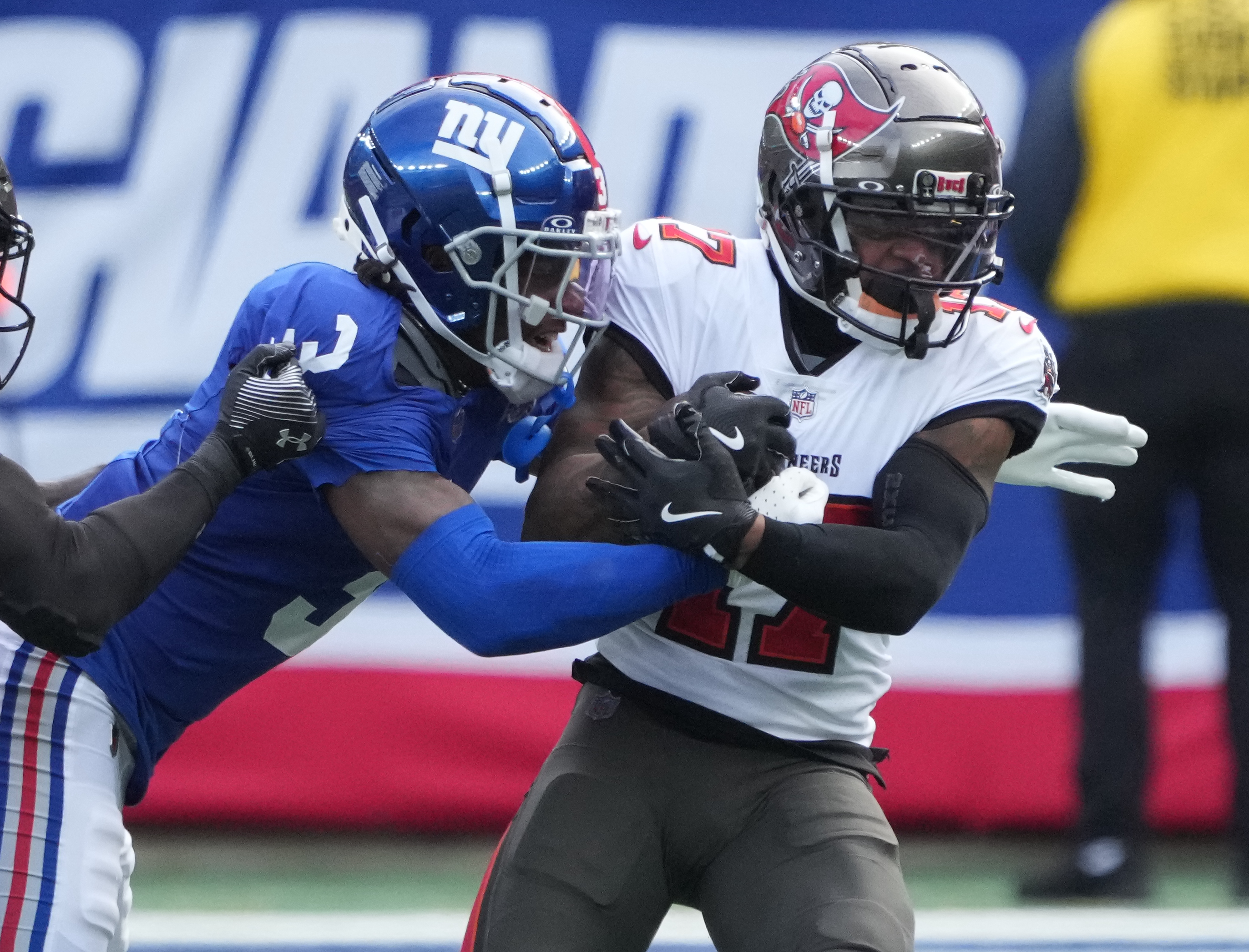 Nov 24, 2024; East Rutherford, New Jersey, USA; Tampa Bay Buccaneers wide receiver Sterling Shepard (17) catches a pass against New York Giants cornerback Deonte Banks (3) during the first half at MetLife Stadium. Mandatory Credit: Robert Deutsch-Imagn Images