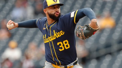 Yankees finalizing a deal to acquire elite closer from Brewers