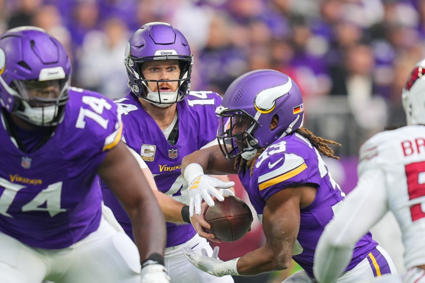 NFL: Arizona Cardinals at Minnesota Vikings