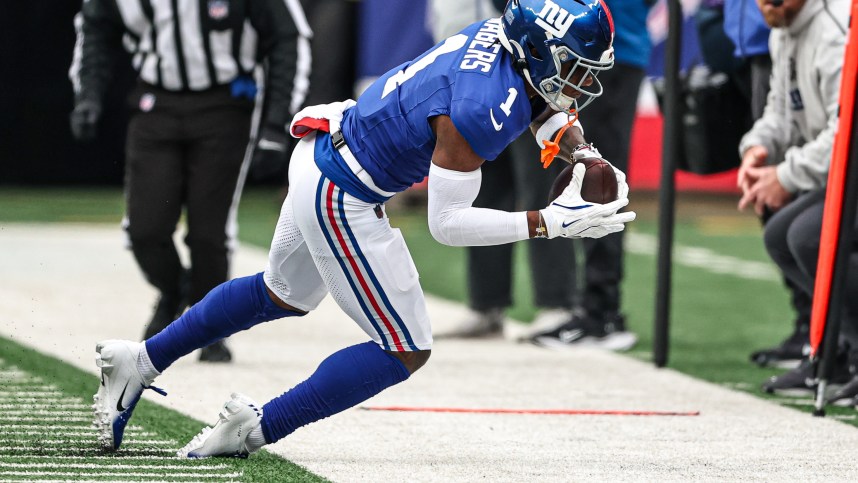 Dec 15, 2024; East Rutherford, New Jersey, USA; New York Giants wide receiver Malik Nabers (1) makes a catch during the first half against the Baltimore Ravens at MetLife Stadium. Mandatory Credit: Vincent Carchietta-Imagn Images