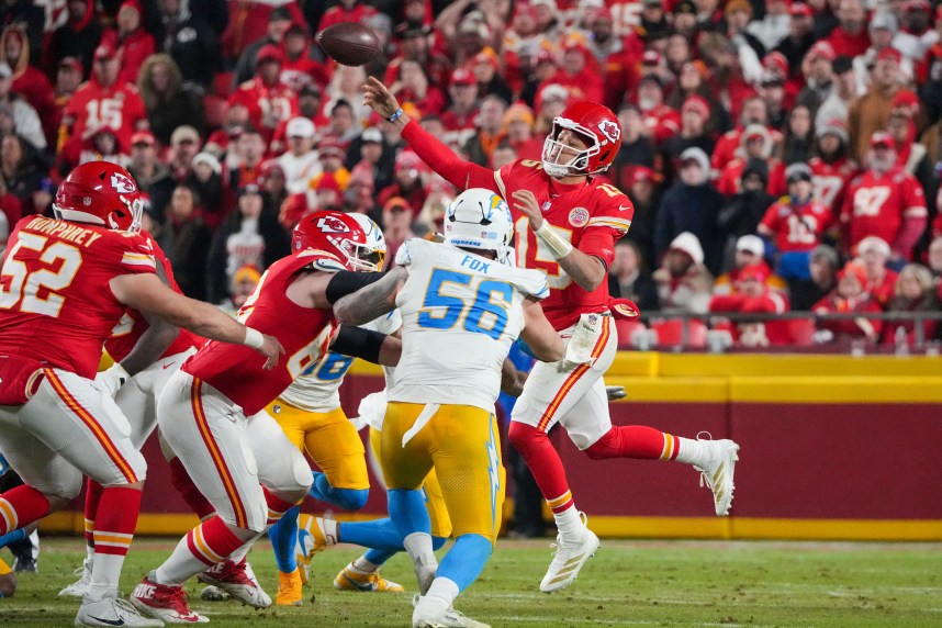 NFL: Los Angeles Chargers at Kansas City Chiefs