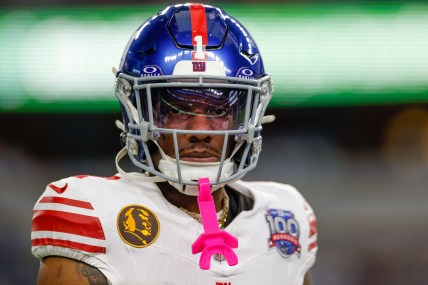 Nov 28, 2024; Arlington, Texas, USA; New York Giants wide receiver Malik Nabers (1) warms up prior to the game against the Dallas Cowboys at AT&T Stadium. Mandatory Credit: Andrew Dieb-Imagn Images