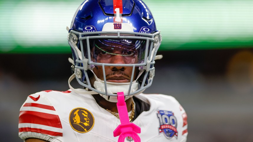 Nov 28, 2024; Arlington, Texas, USA; New York Giants wide receiver Malik Nabers (1) warms up prior to the game against the Dallas Cowboys at AT&T Stadium. Mandatory Credit: Andrew Dieb-Imagn Images